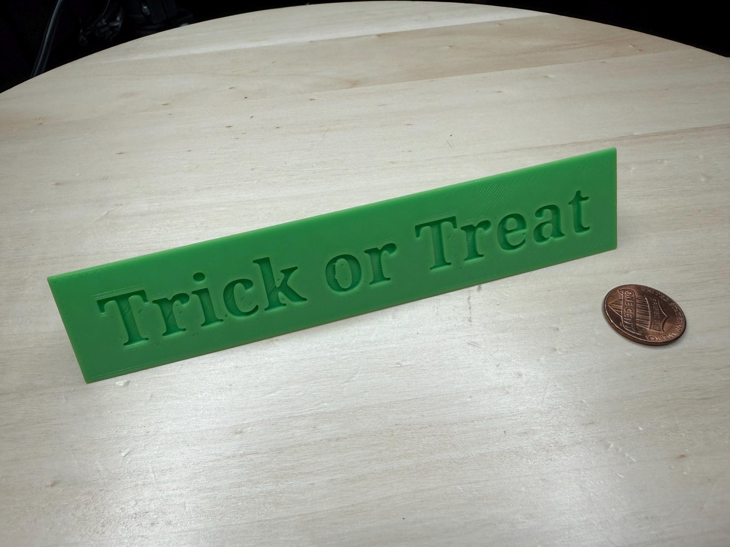 Trick or Treat Tabletop Desk Sign β 15x3 cm | Spooky Seasonal Decor | Office, Home, Party or Reception Display
